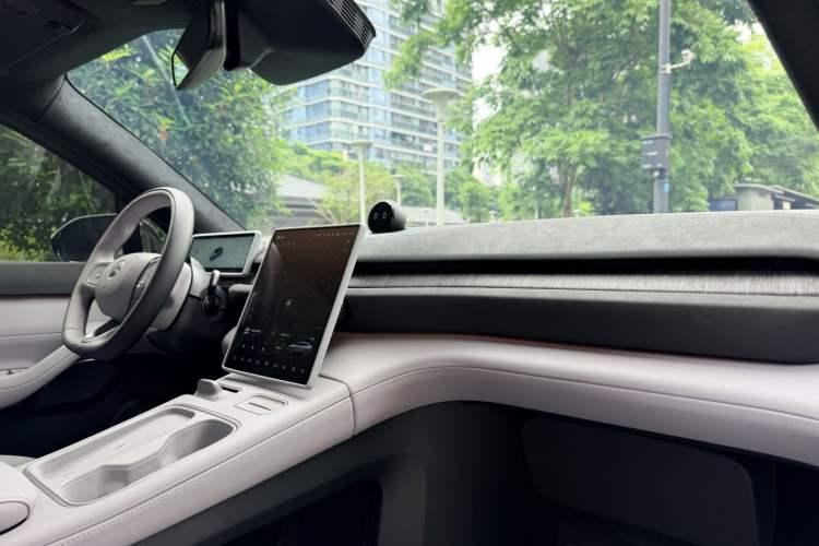 Used Nio EC6 2024 75 kWh Interior 11
