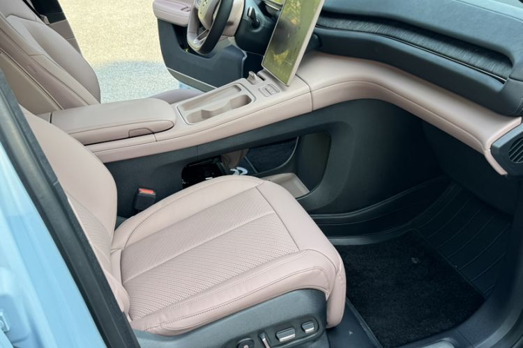 Used Nio EC6 2024 75 kWh Interior 4