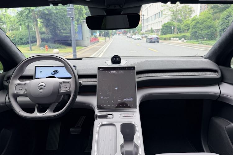 Used Nio EC6 2024 75 kWh Interior 7