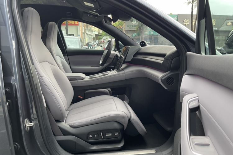 Used Nio EC6 2024 75 kWh Interior 9