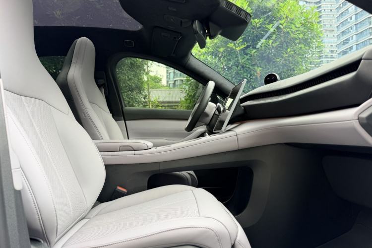 Used Nio EC6 2024 75 kWh Interior 9