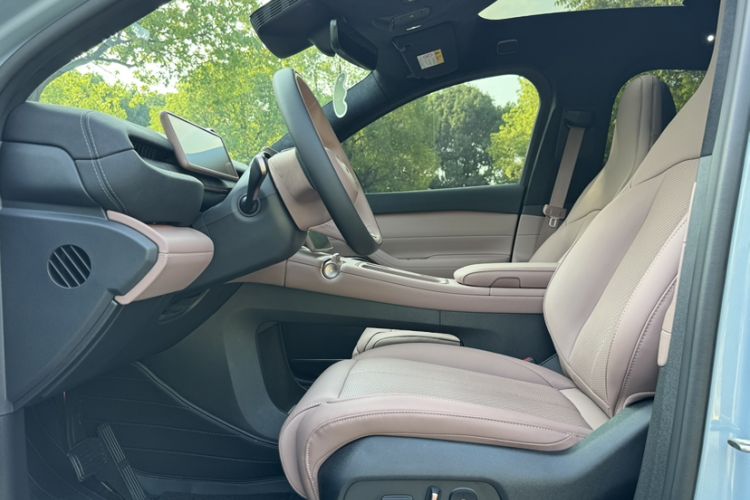 Used Nio EC6 2024 75 kWh Left Front Seat