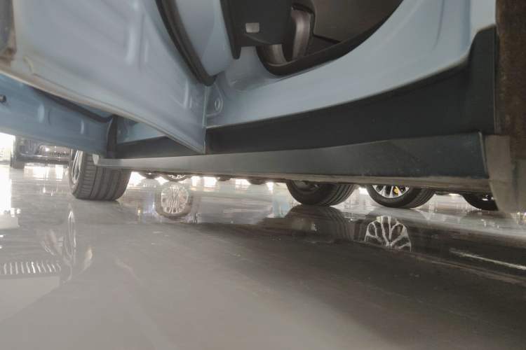 Used Nio EC6 2024 75 kWh Left Side Sill