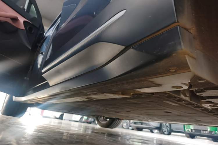 Used Nio EC6 2024 75 kWh Left Side Sill