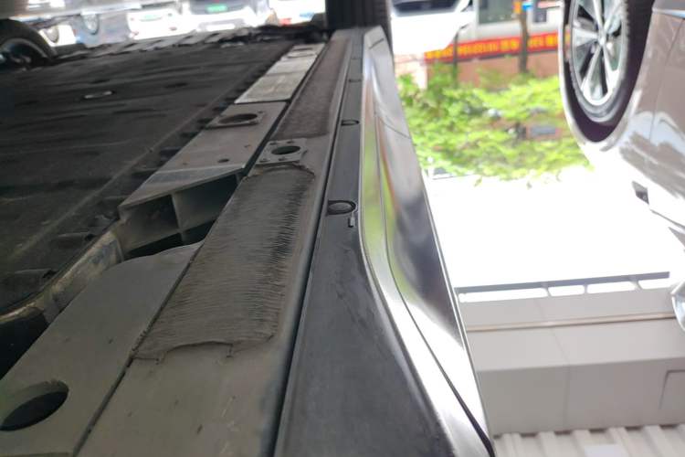Used Nio EC6 2024 75 kWh Left Side Sill