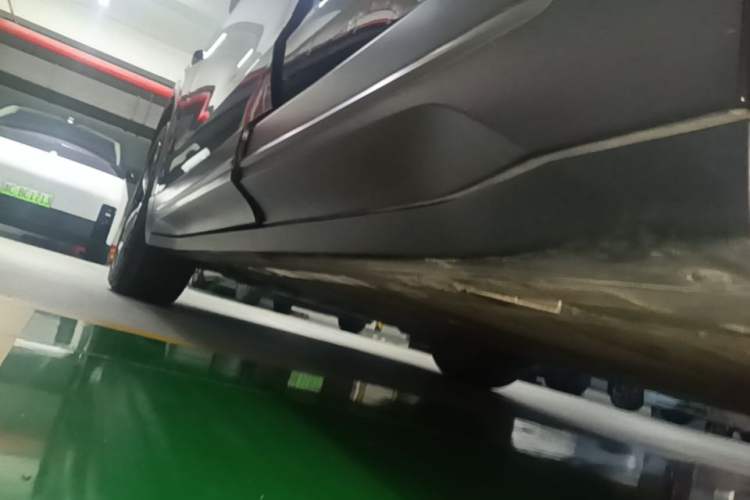 Used Nio EC6 2024 75 kWh Left Side Sill