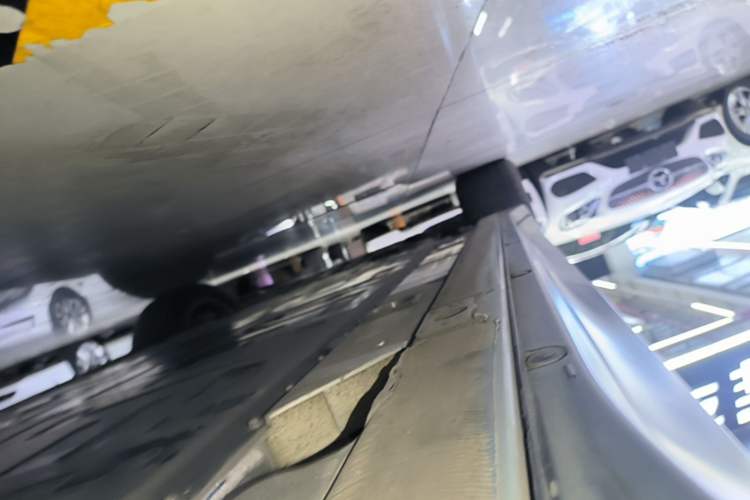 Used Nio EC6 2024 75 kWh Left Side Sill