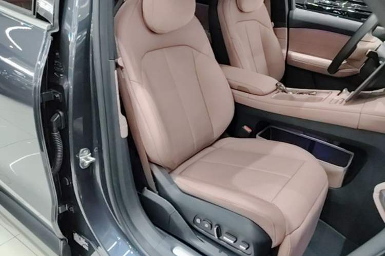Used Nio EC6 2024 75 kWh Right Front Seat