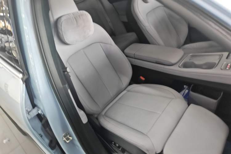 Used Nio EC6 2024 75 kWh Right Front Seat