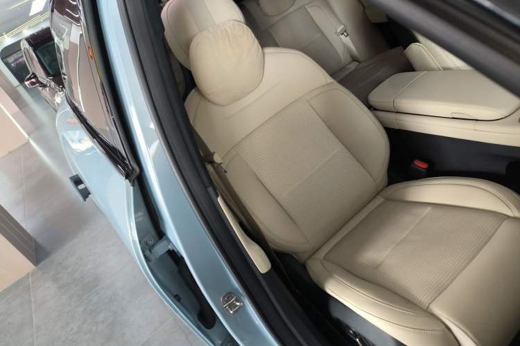Used Nio EC6 2024 75 kWh Right Front Seat