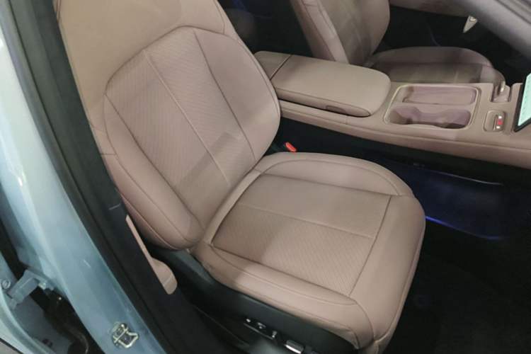 Used Nio EC6 2024 75 kWh Right Front Seat
