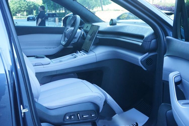 Used Nio EC6 2024 75 kWh Right Front Seat