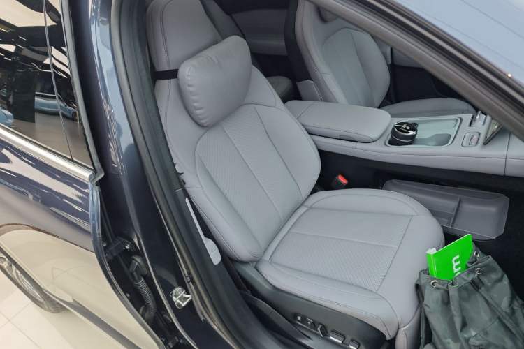 Used Nio EC6 2024 75 kWh Right Front Seat