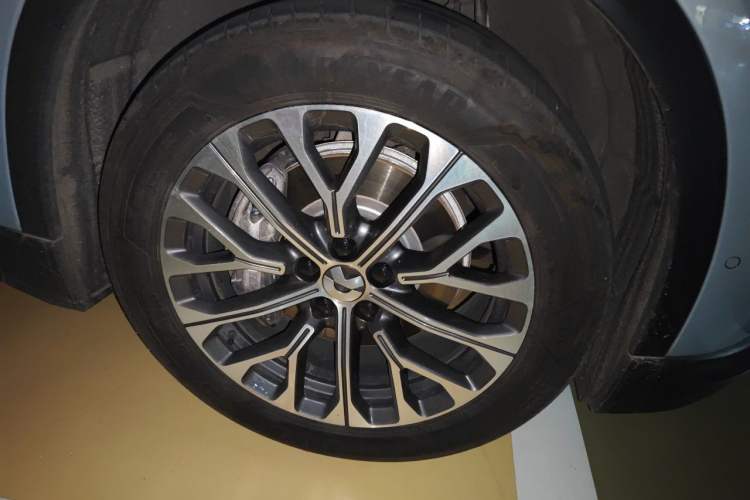 Used Nio EC6 2024 75 kWh Right Front Wheel Hub