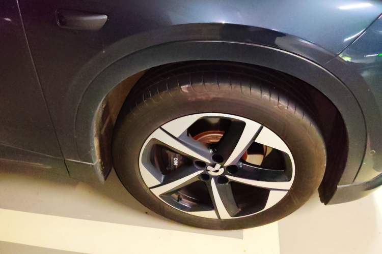Used Nio EC6 2024 75 kWh Right Front Wheel Hub