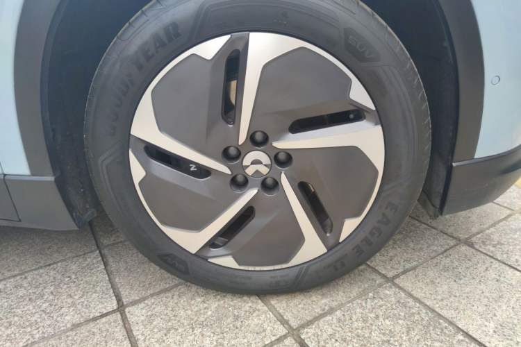 Used Nio EC6 2024 75 kWh Right Front Wheel Hub