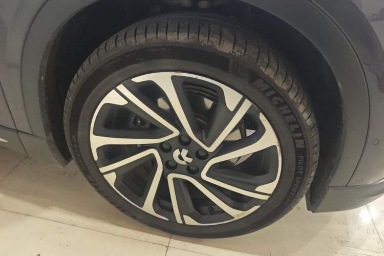 Used Nio EC6 2024 75 kWh Right Rear Wheel Hub