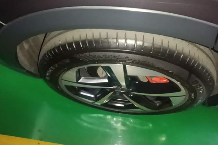 Used Nio EC6 2024 75 kWh Right Rear Wheel Hub