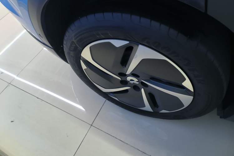 Used Nio EC6 2024 75 kWh Right Rear Wheel Hub