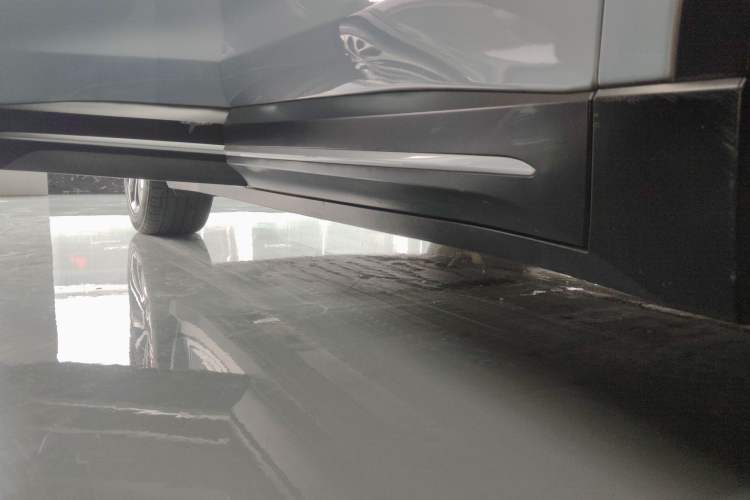 Used Nio EC6 2024 75 kWh Right Side Sill