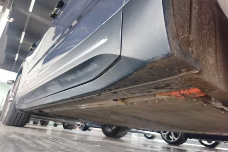 Used Nio EC6 2024 75 kWh Right Side Sill