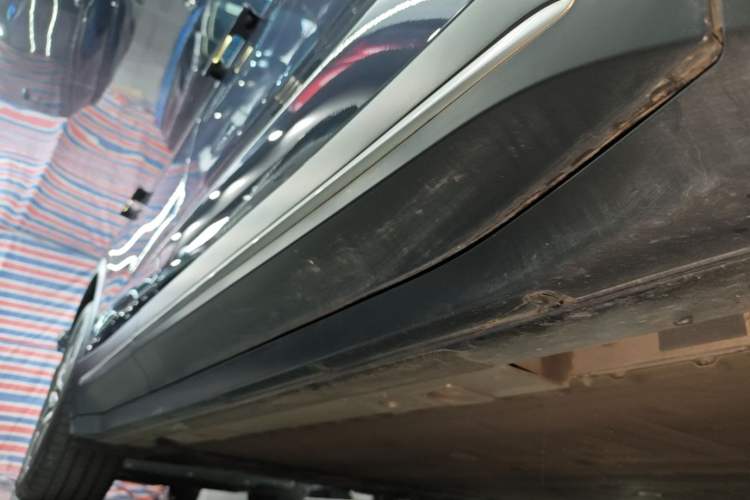 Used Nio EC6 2024 75 kWh Right Side Sill