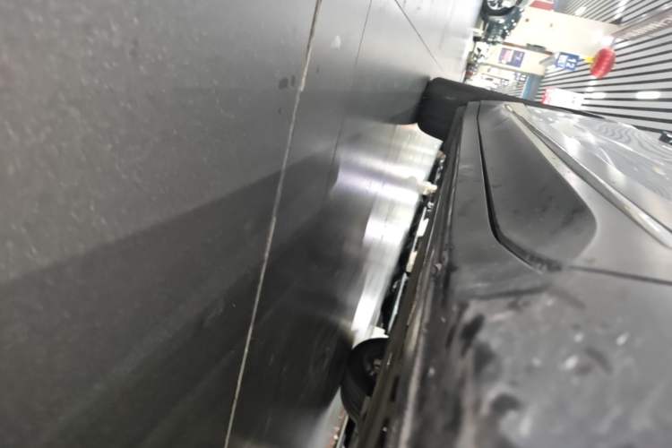 Used Nio EC6 2024 75 kWh Right Side Sill