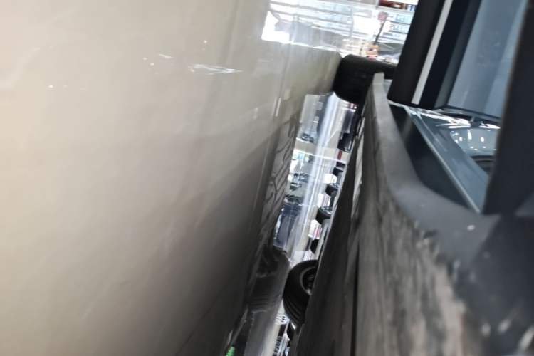 Used Nio EC6 2024 75 kWh Right Side Sill