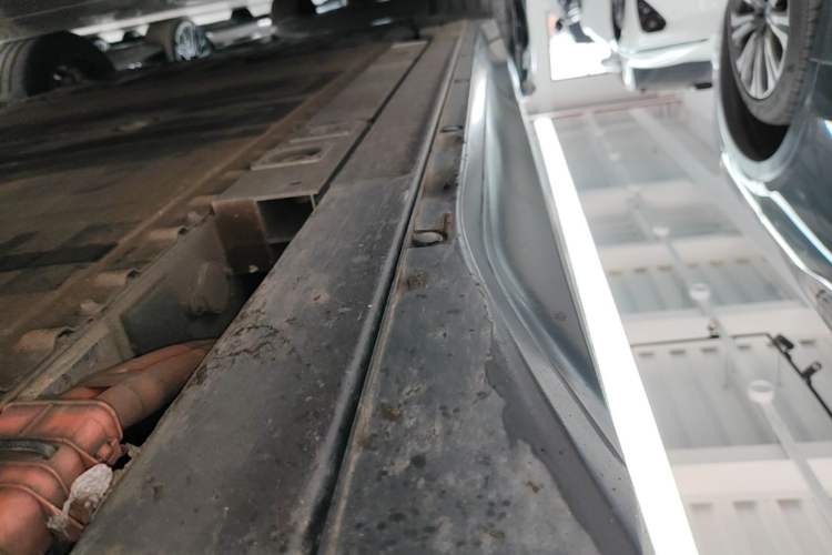 Used Nio EC6 2024 75 kWh Right Side Sill