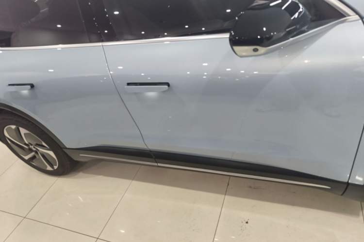 Used Nio EC6 2024 75 kWh Right Side Sill