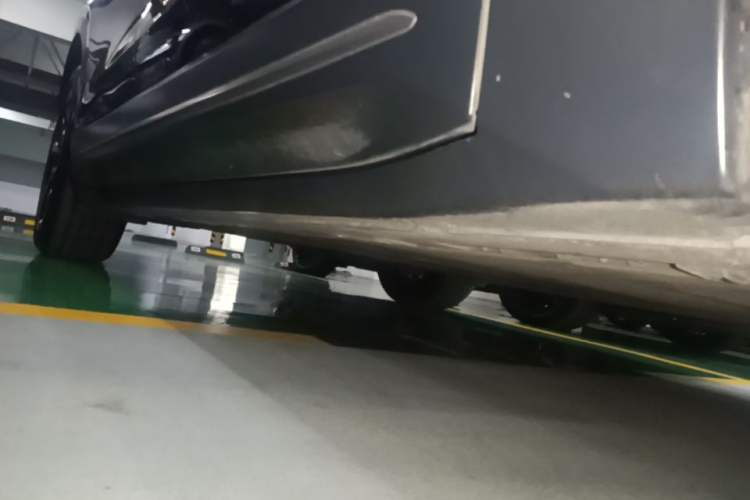 Used Nio EC6 2024 75 kWh Right Side Sill