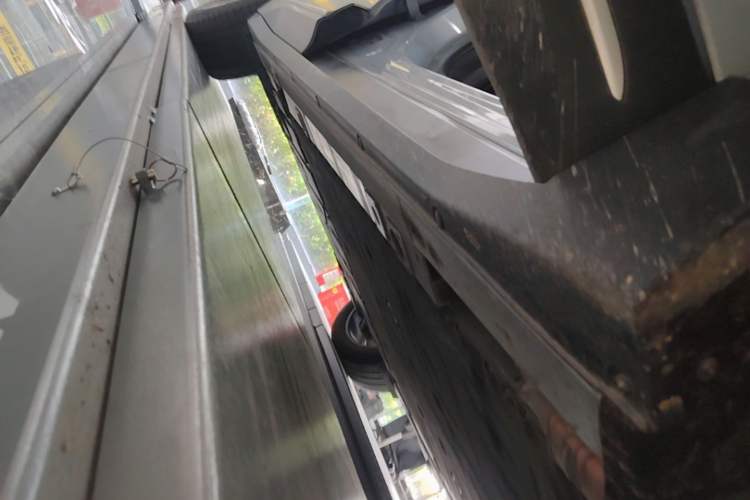 Used Nio EC6 2024 75 kWh Right Side Sill