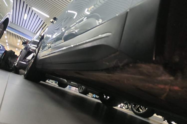 Used Nio EC6 2024 75 kWh Right Side Sill