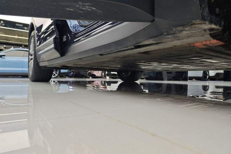Used Nio EC6 2024 75 kWh Right Side Sill
