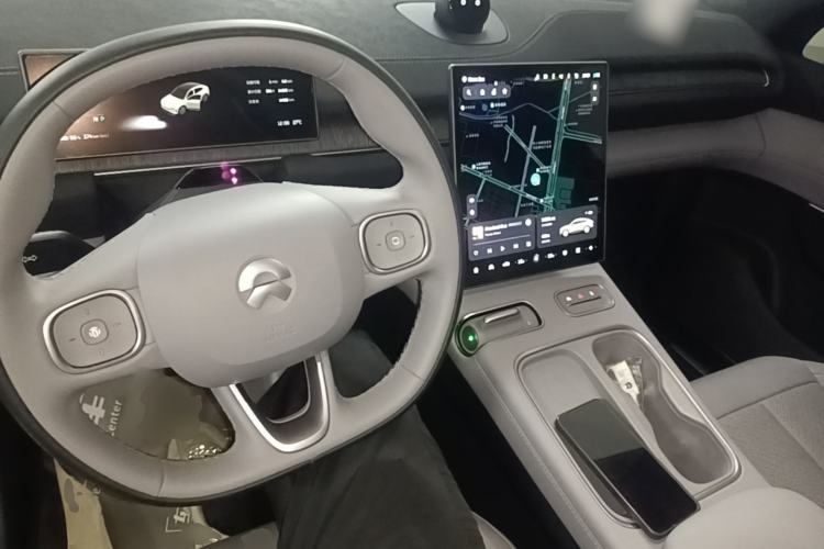 Used Nio EC6 2024 75 kWh Center Console