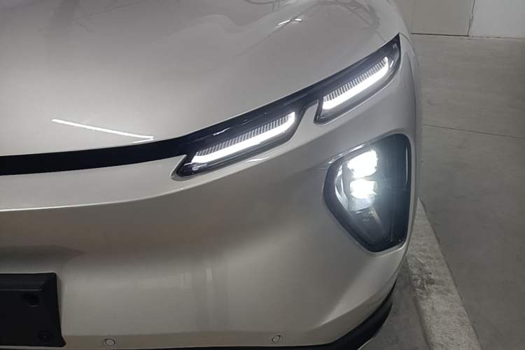 Used Nio EC6 2024 75 kWh Left Front Headlight