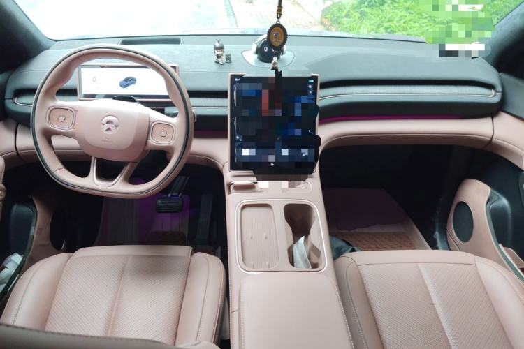 Used Nio EC6 2024 75 kWh Center Console