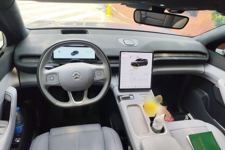 Used Nio EC6 2024 75 kWh Center Console