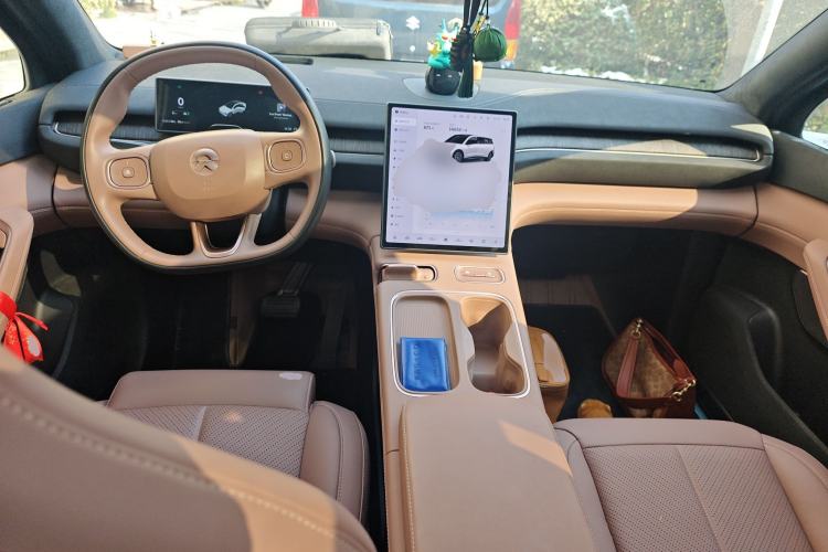 Used Nio EC6 2024 75 kWh Center Console
