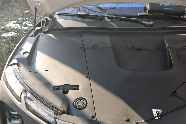 Used Nio EC6 2024 75 kWh Engine Bay Right