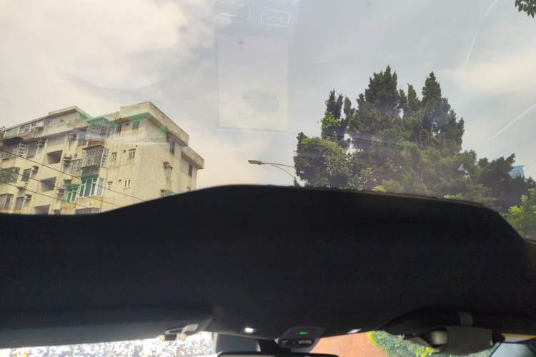 Used Nio EC6 2024 75 kWh Headliner