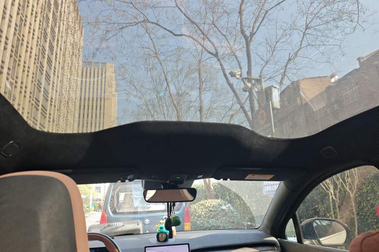 Used Nio EC6 2024 75 kWh Headliner