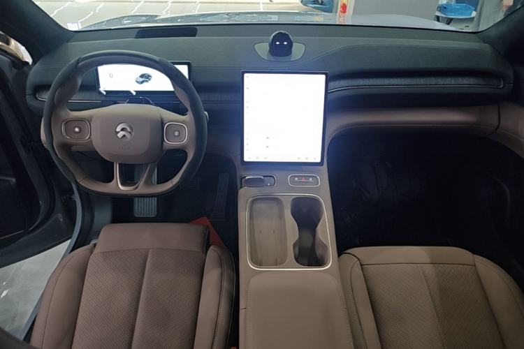 Used Nio EC6 2024 75 kWh Center Console