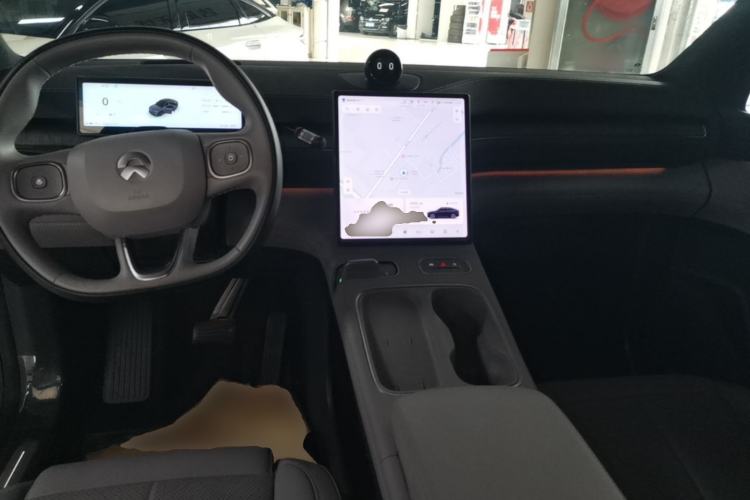 Used Nio EC6 2024 75 kWh Center Console
