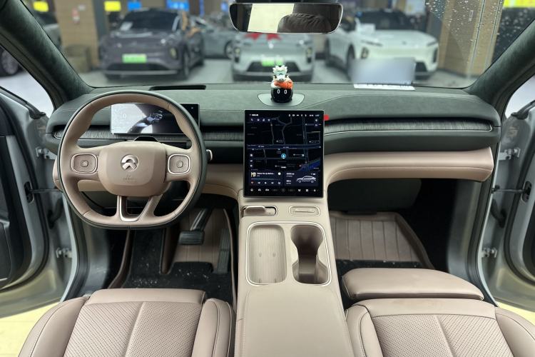 Used Nio EC6 2024 75 kWh Center Console