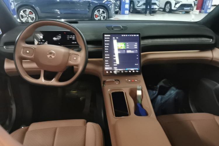 Used Nio EC6 2024 75 kWh Center Console