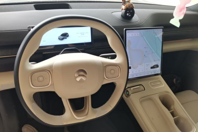 Used Nio EC6 2024 75 kWh Center Console