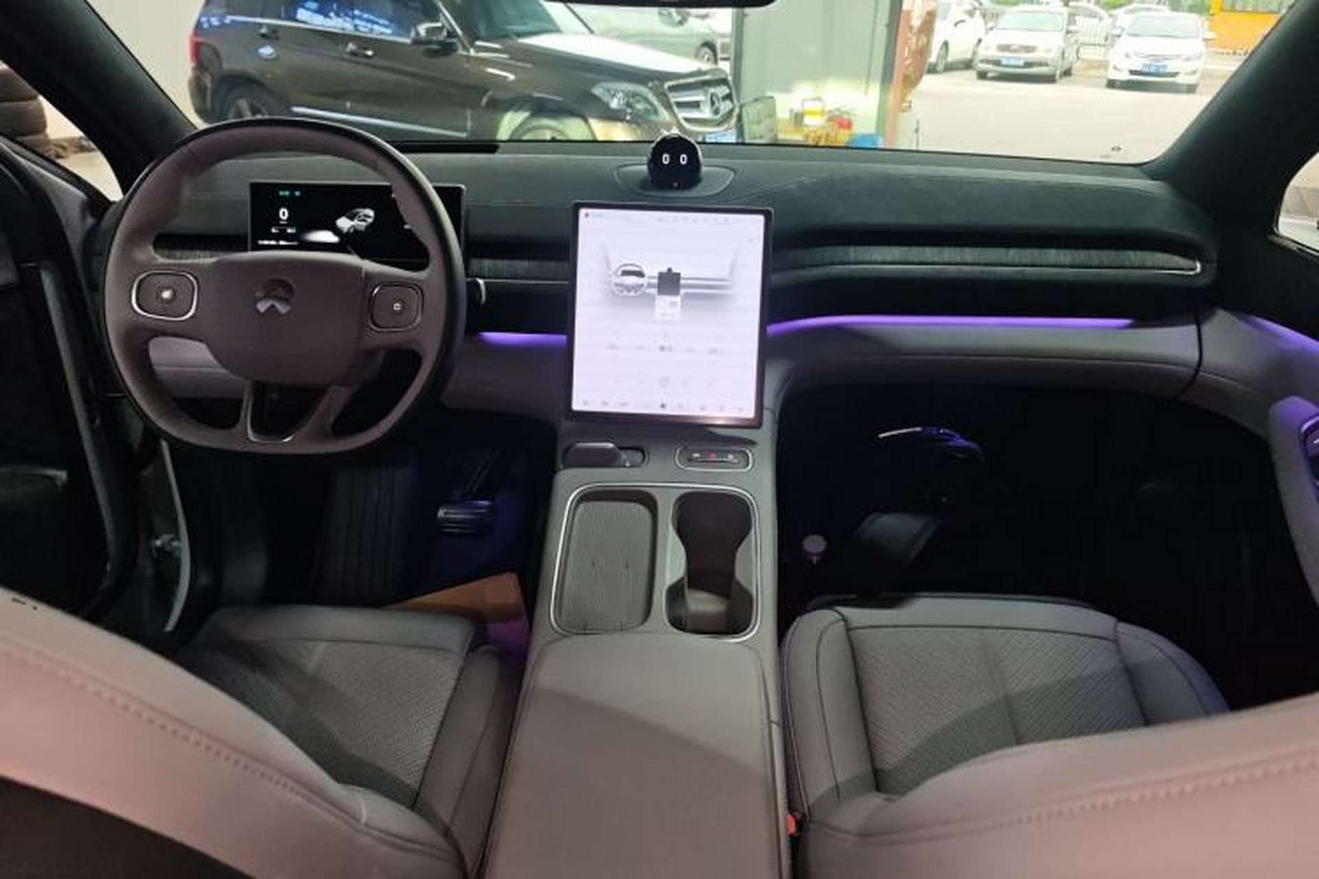 Used Nio EC6 2024 75 kWh Center Console