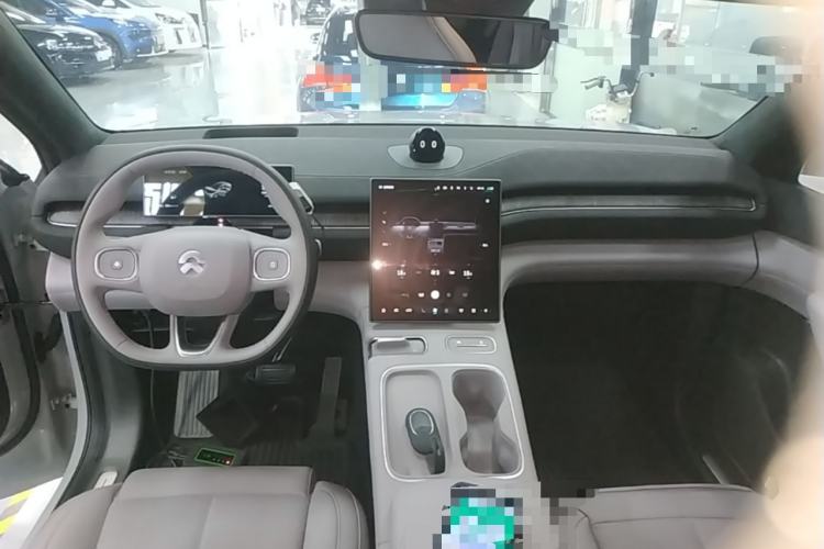 Used Nio EC6 2024 75 kWh Center Console