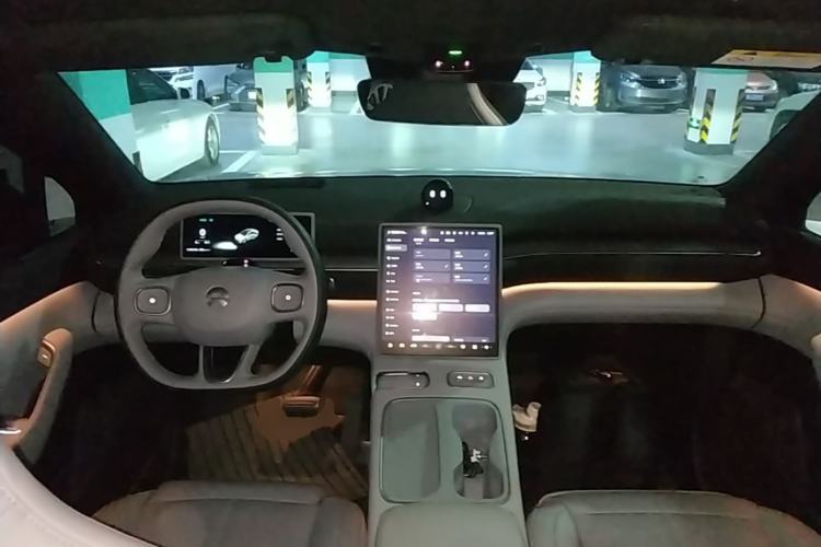 Used Nio EC6 2024 75 kWh Center Console